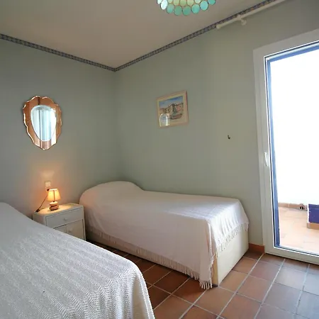 Casa En Primera Linea De Mar Con Acceso Directo A Playa Y Vistas Espectaculares - Es-228-176